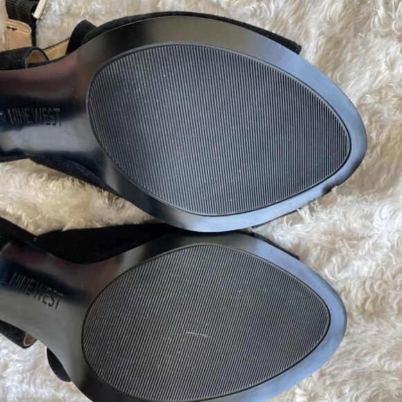 NINE WEST BLACK SUEDE HEELS 8 GENTLY USED - Picture 4 of 4